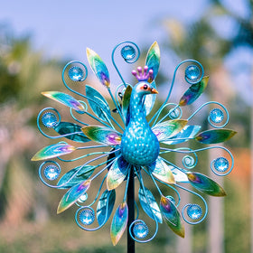 Stargarden dual-rotating blades display smooth opposite-direction motion in breeze.
