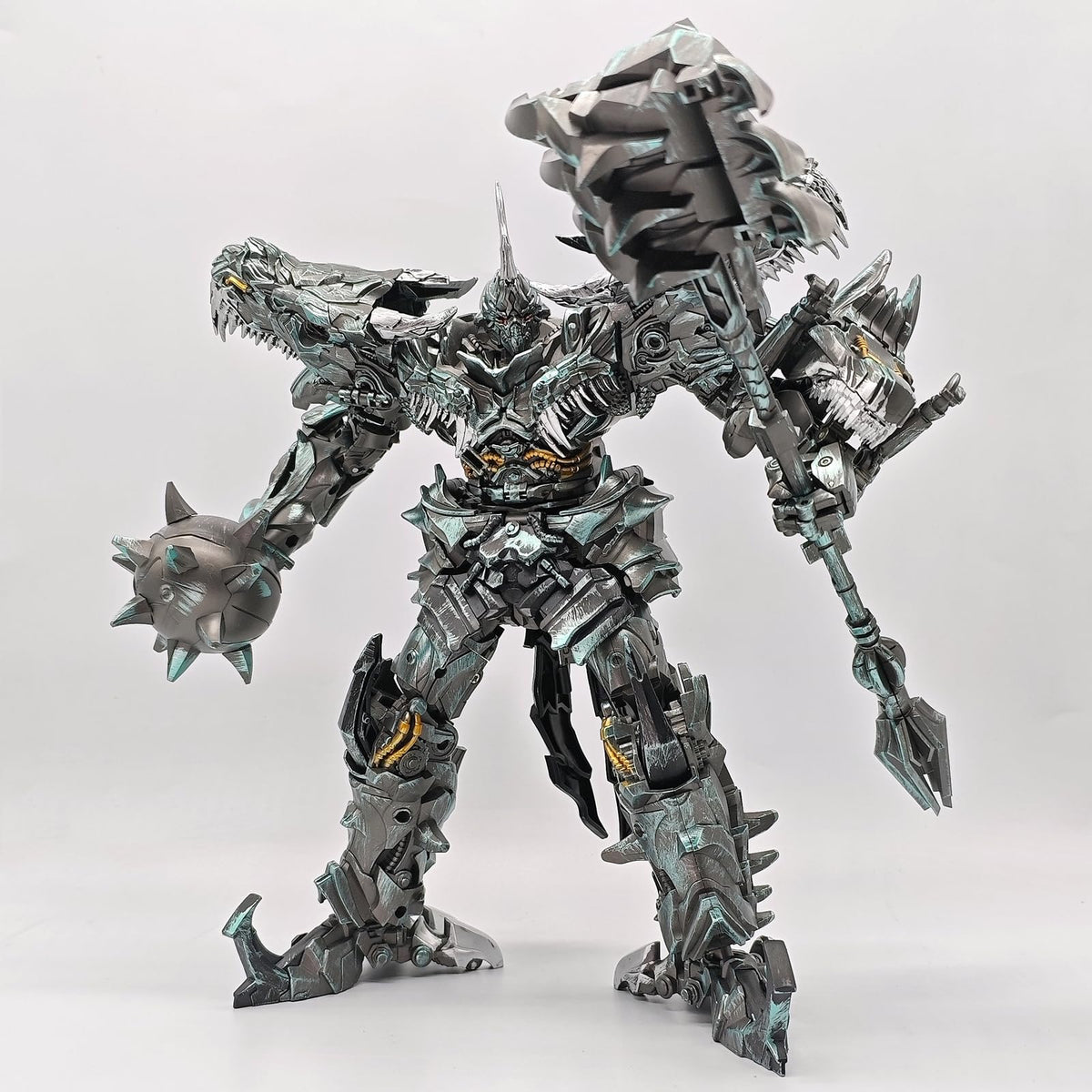 STENBEIGO Dinosaur tail movement enables dynamic posing.
