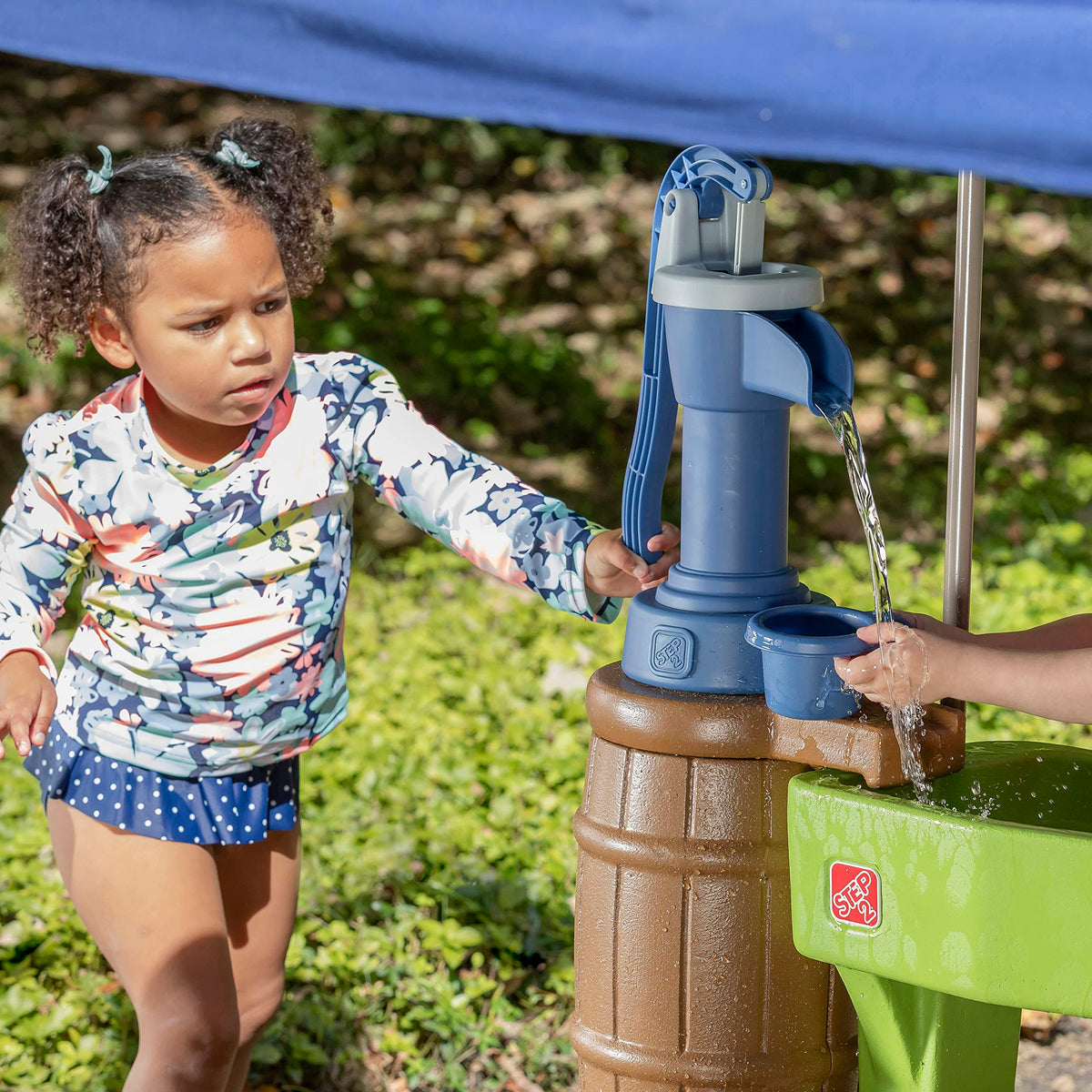Step2 Pump & Splash Shady Oasis rainfall-tray delivers refreshing shower effects.