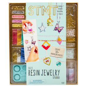 STMT D.I.Y. resin jewelry studio contents display the all-in-one kit for beginners and crafters