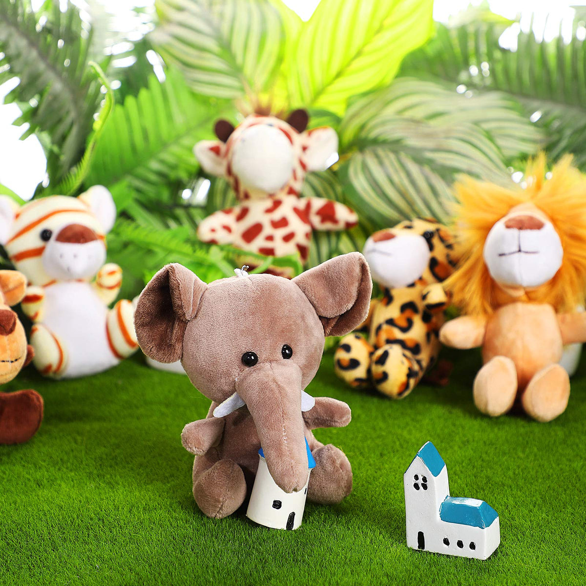 Sumind monkey plush toy, small size for imaginative play.