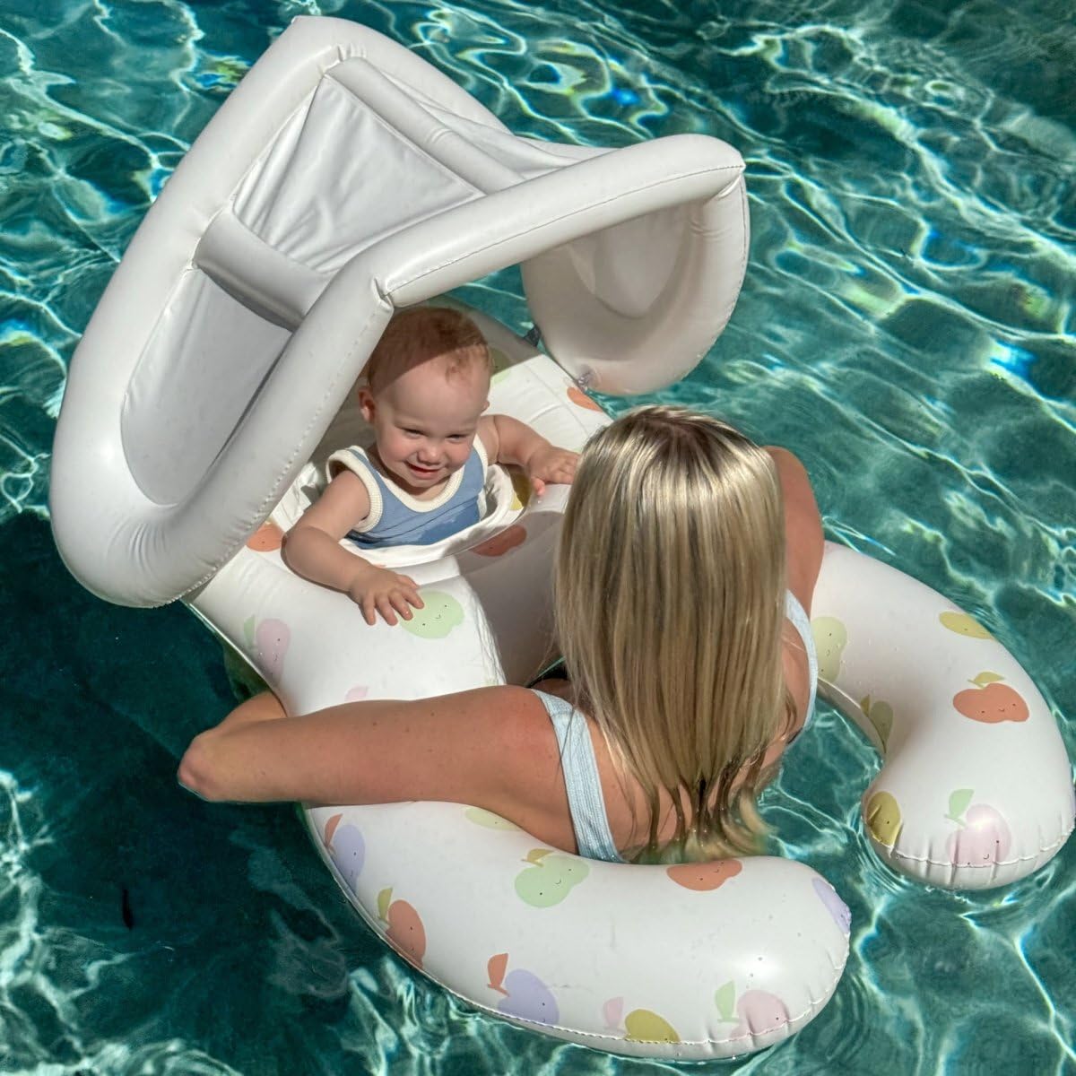 Sunnylife Float Together Baby Seat face-to-face design enables parental guidance.