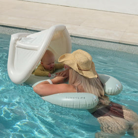 SUNNYLiFE Float Together Sammy the Seagull Green removable canopy provides shade during sunny sessions.