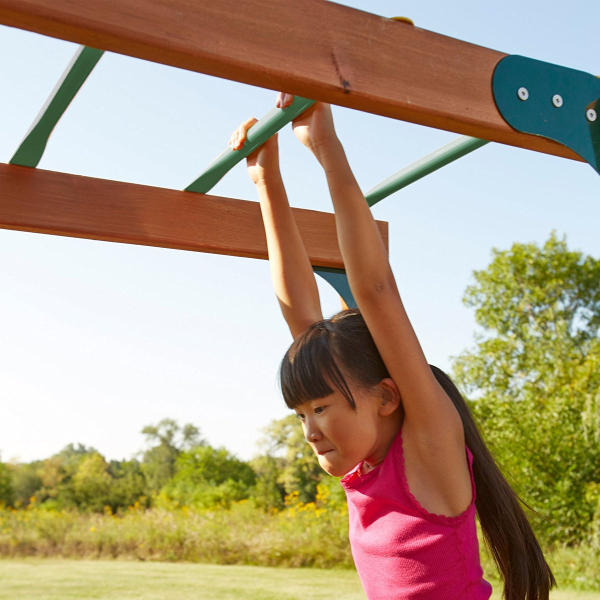 Close-up of rust-resistant powder coating on the monkey bar rungs