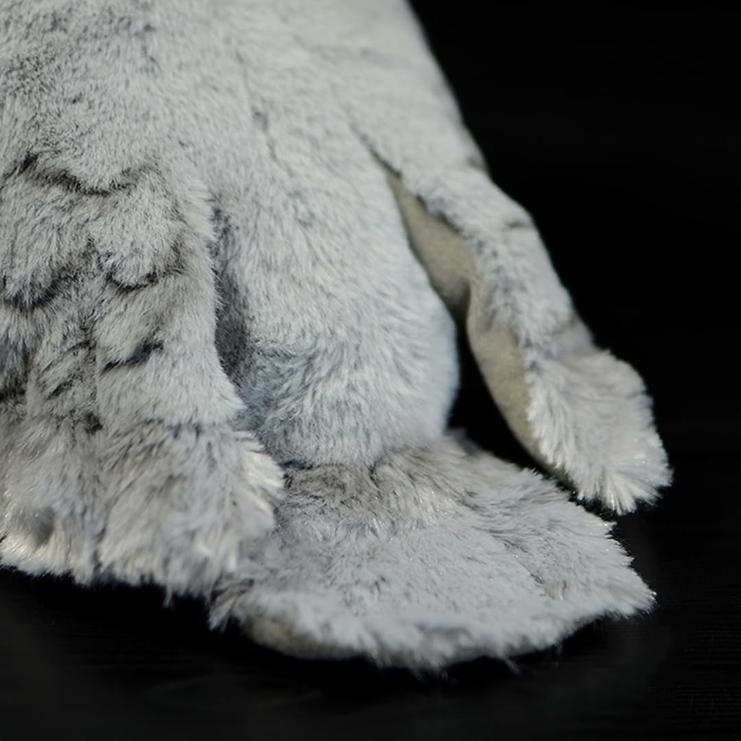 SYUSAMA realistic beak and posture bring nature indoors.