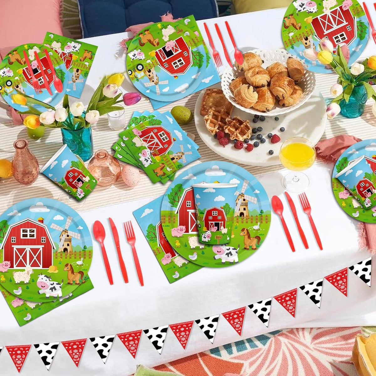 Syxdwz barnyard design on tableware enhances a lively farm party atmosphere