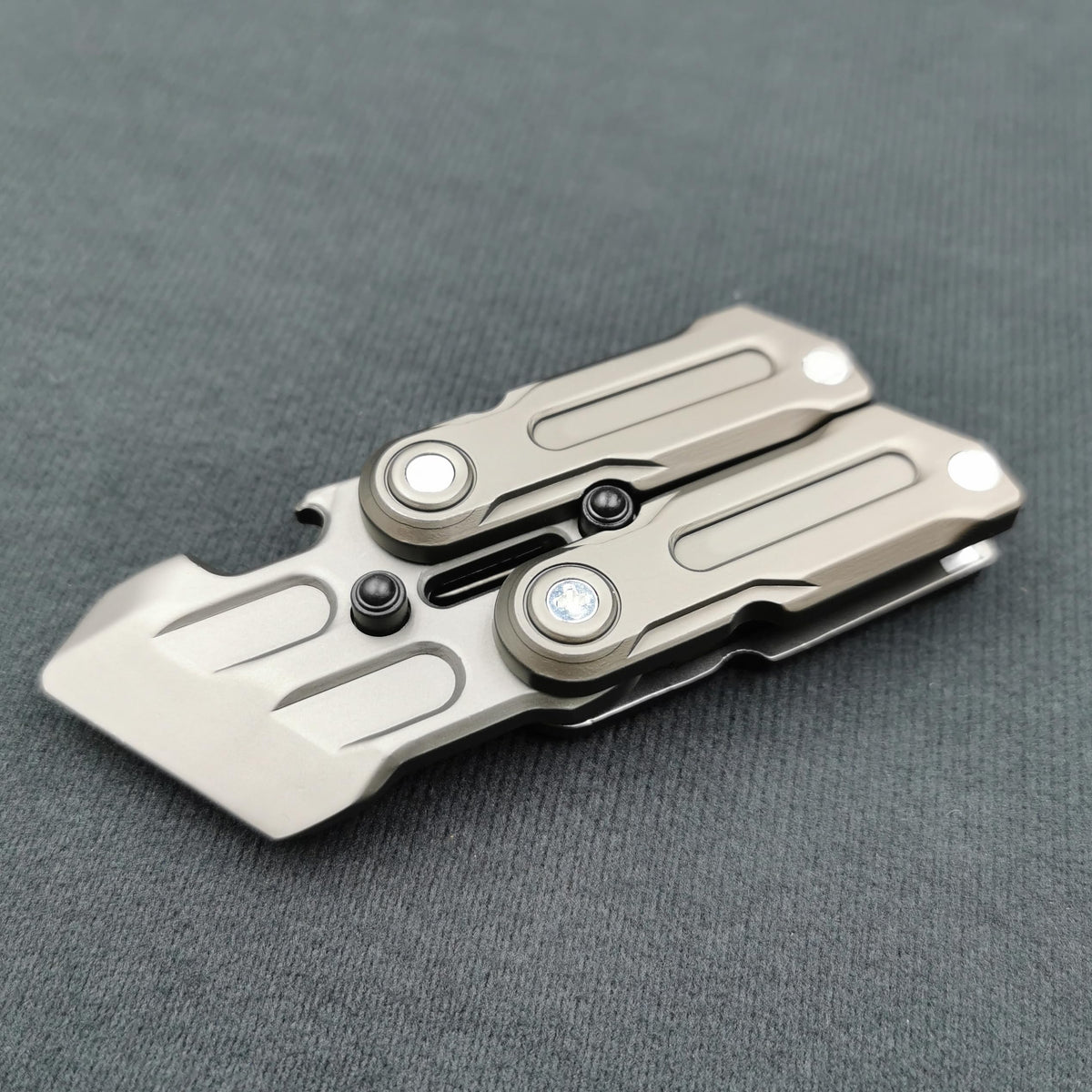 T-Conceal EDC slider magnetic action enables smooth, satisfying clicks