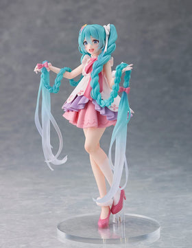 Taito Hatsune Miku Wonderland Rapunzel figure detail paintwork highlights precise craftsmanship for collectors.