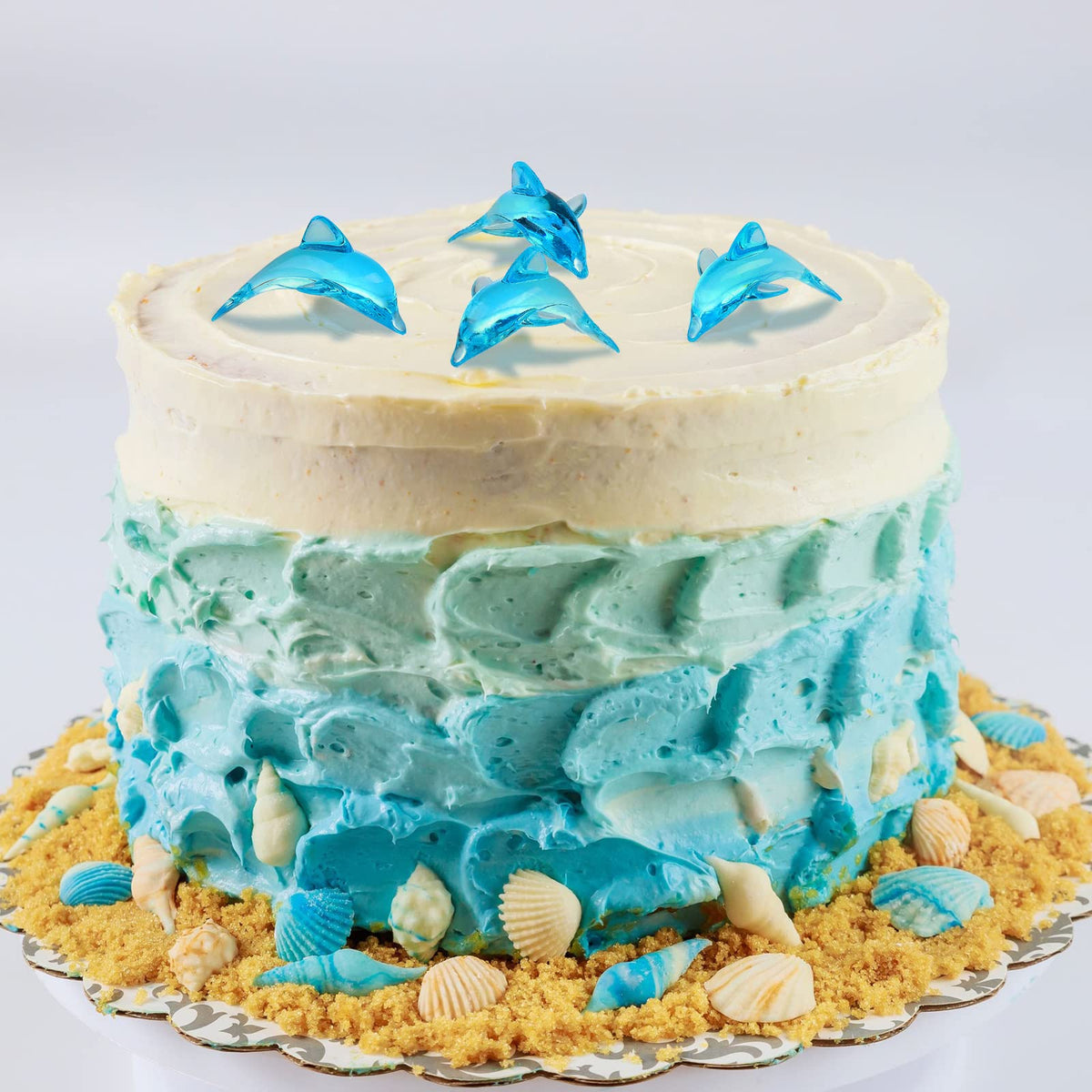 Taiyin dolphin cake toppers bring eyes to desserts, helping create memorable, photo-worthy displays.