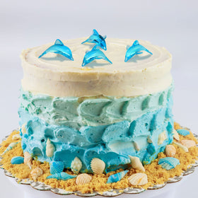 Taiyin dolphin cake toppers bring eyes to desserts, helping create memorable, photo-worthy displays.