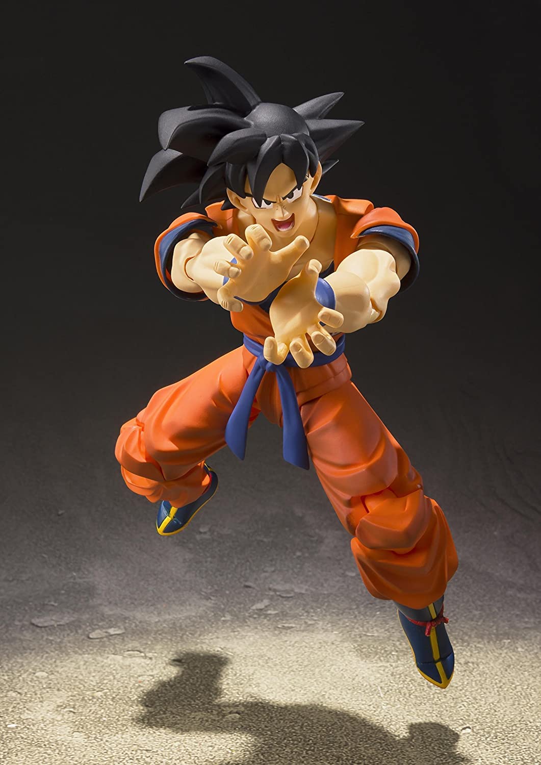 TAMASHII NATIONS Son Goku S.H.Figuarts dynamic display options for shelf display.