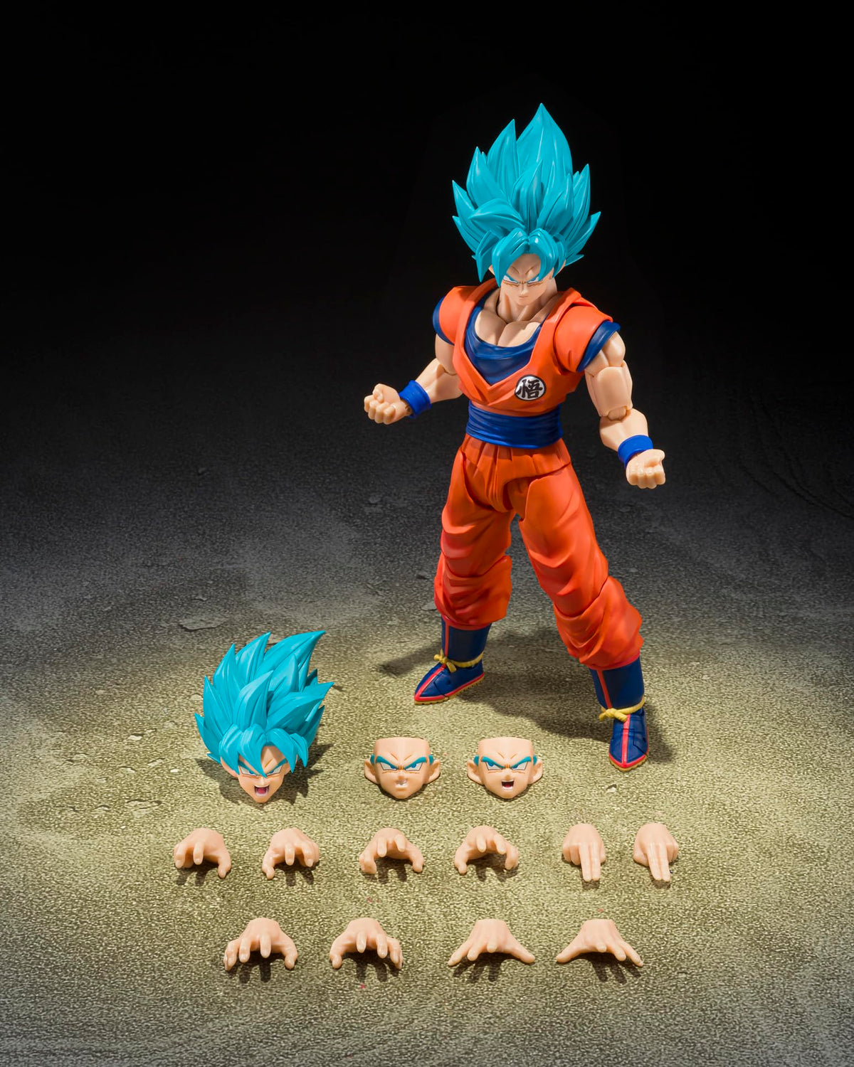 Tamashii Nations Goku blue interchangeable hands enable varied battle stances.