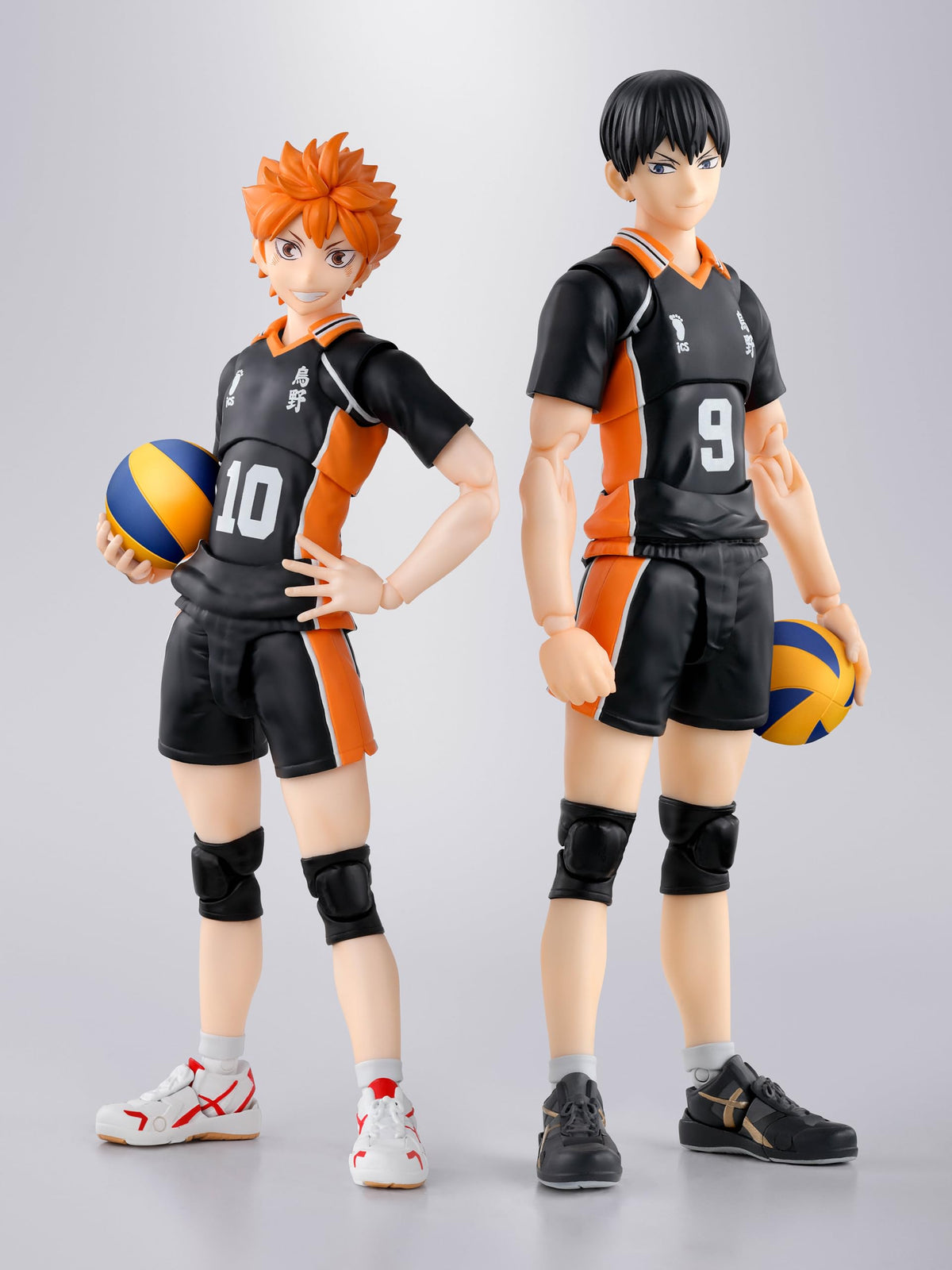 TAMASHII NATIONS Hinata S.H.Figuarts volleyball emblem adds authentic detail.
