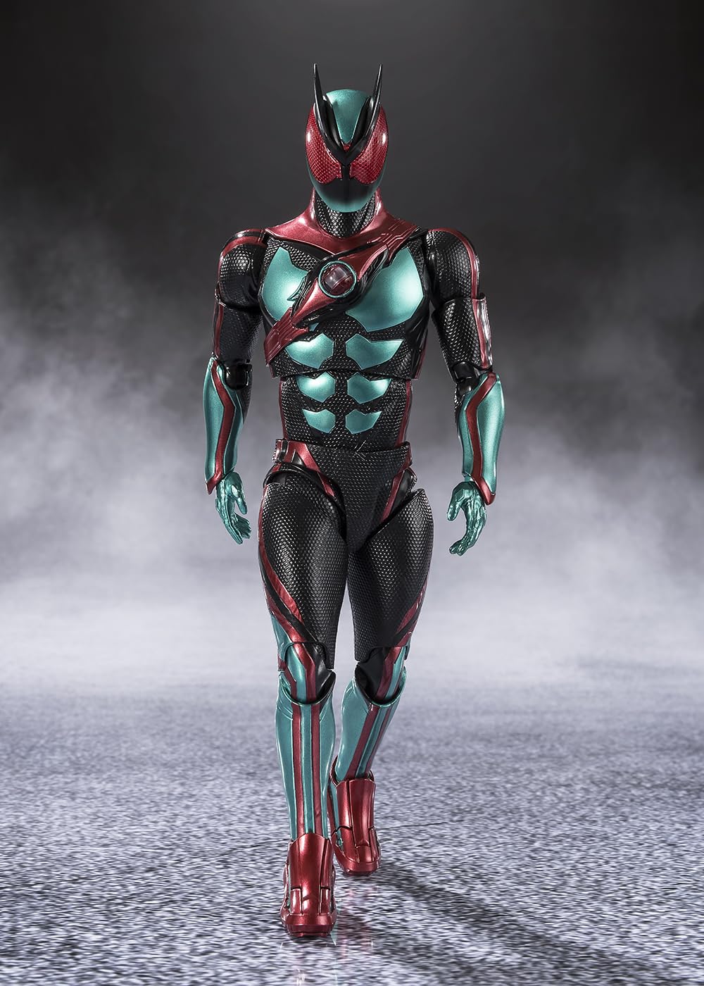 TAMASHII NATIONS Kamen Rider Zeztz hip joint articulation reduces seams for natural posing