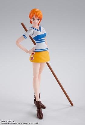 Tamashii Nations Nami Romance Dawn S.H.Figuarts right hands for dynamic scenes.