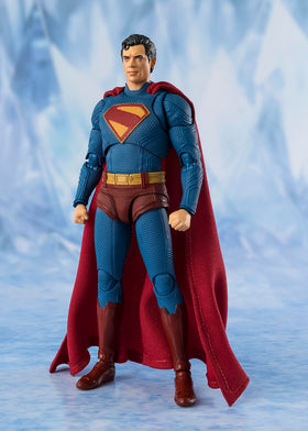 Tamashii Nations Superman S.H.Figuarts wired cape enabling dynamic poses.