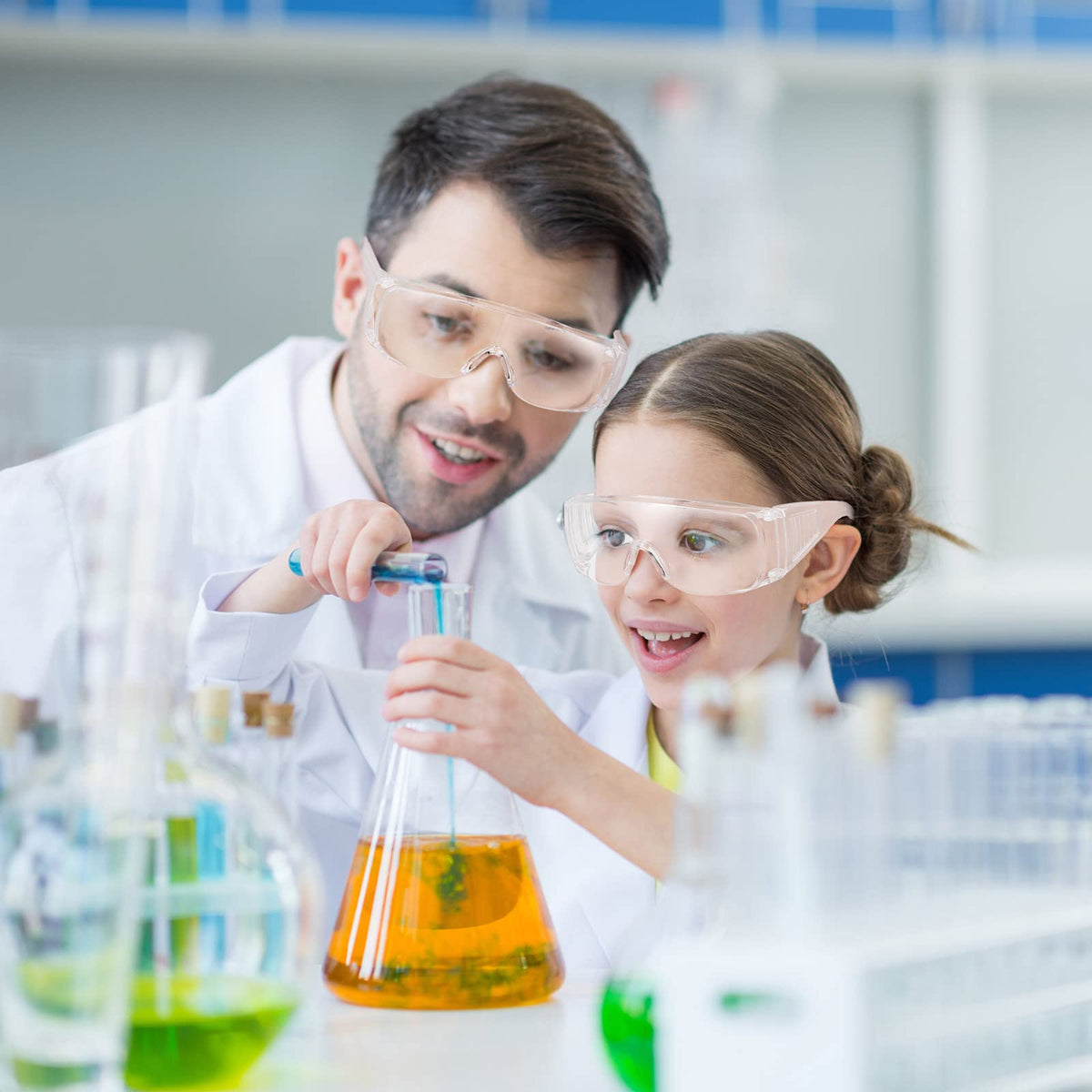 Tarpop magnifier adds realistic detail for pretend lab work.