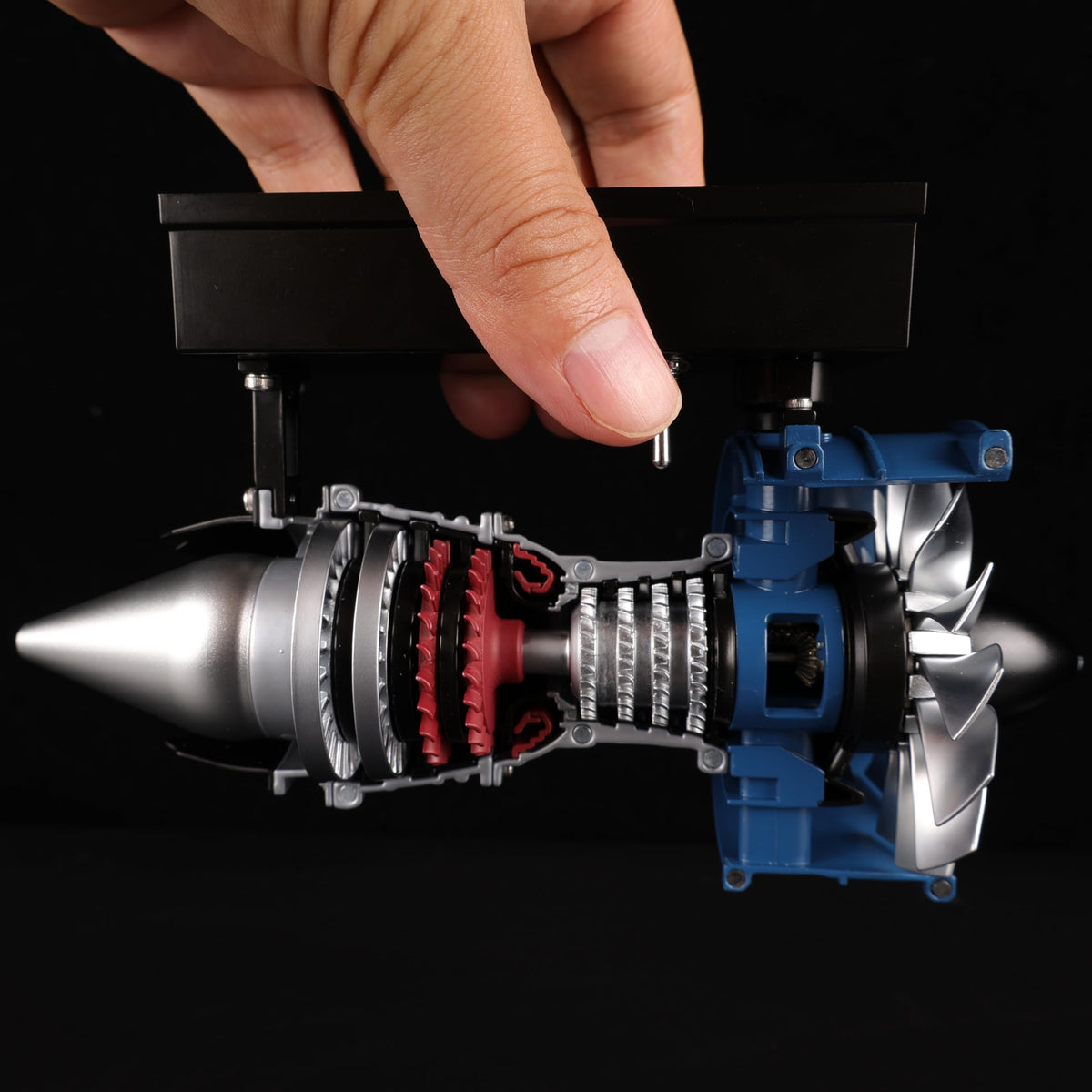 Teching DM122 internal mechanics visible in motion for hands-on learning.