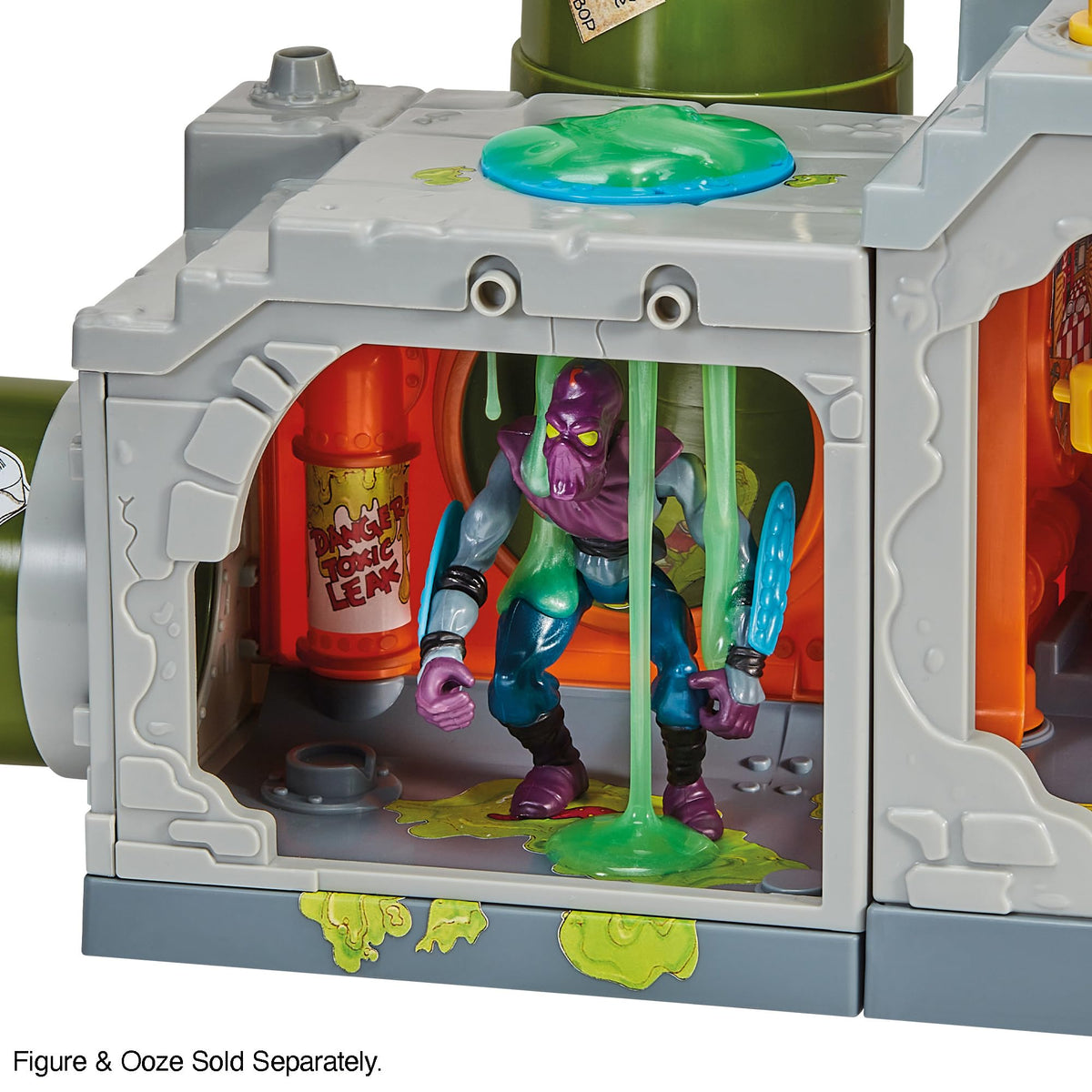 TMNT Classic Playset studded sewerball for shell-smashing play.