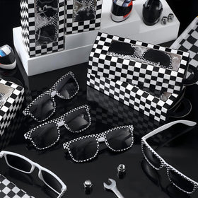 Tellegloww race car theme decor creates an energetic, race-inspired party atmosphere.