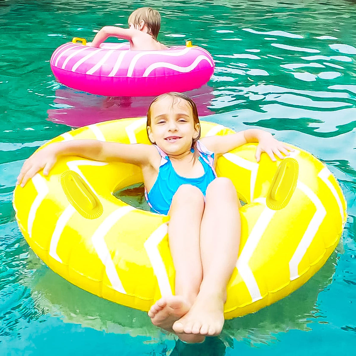 10Leccion inner-ring 16-inch design helps balance while floating.