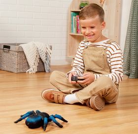 Terra by Battat tarantula LED eyes light up for night-time adventures