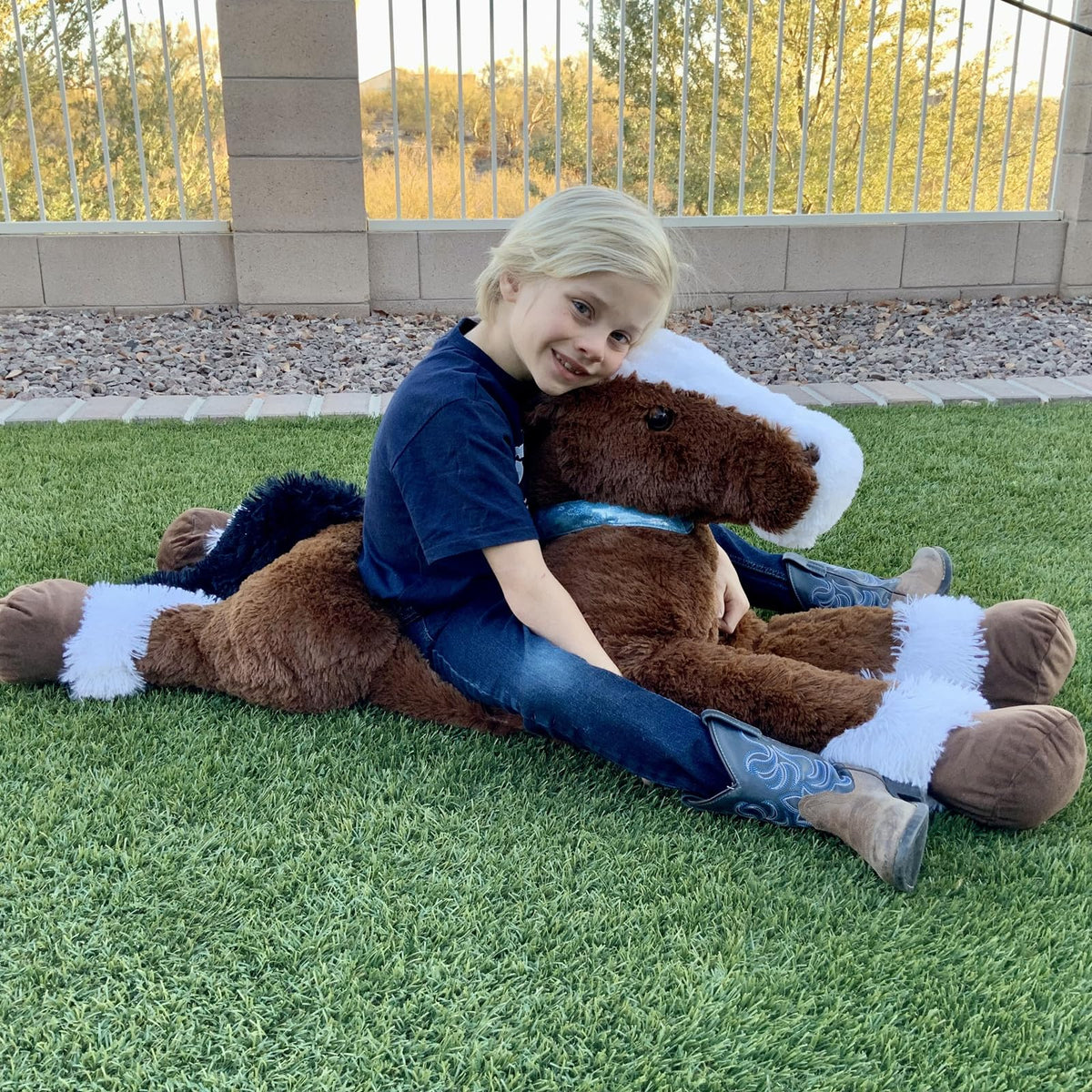 Tezituor horse plush brightens bedrooms as a playful decor piece