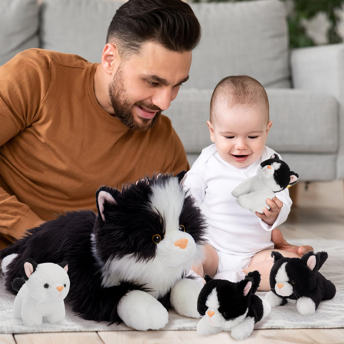Tezituor realistic cat paws and eyes for lifelike companionship during playtime.
