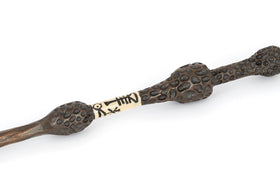 Official Warner Bros licensed wand label boosts authenticity.