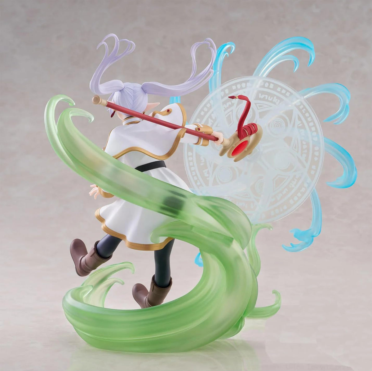 Thunder Tech Frieren figure at 25 cm tall, ideal for collectors' premium displays.