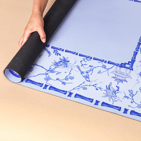 TIASUSAN table mat fits square tables and small spaces.