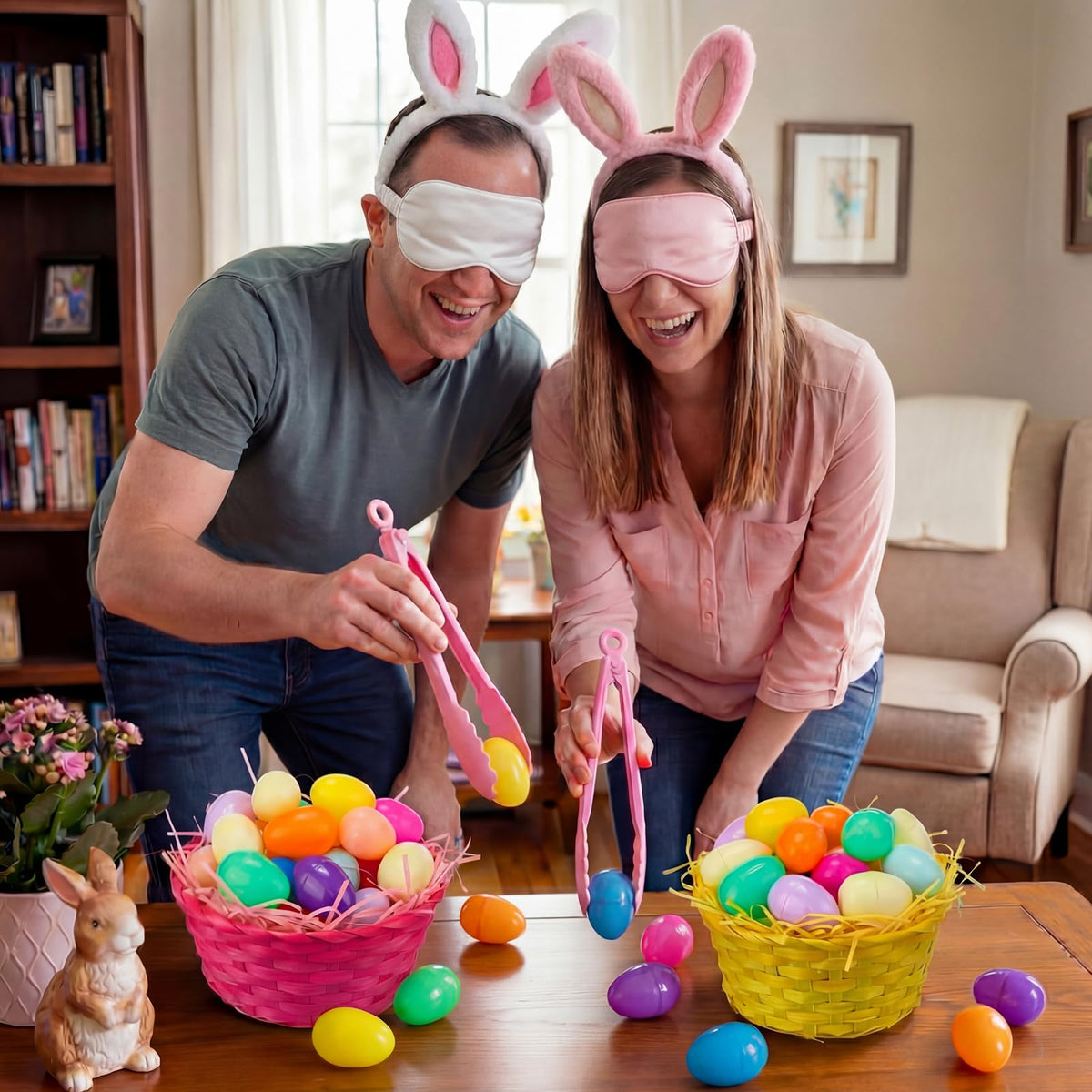 Tigeen clips hold eggs securely for quick prize reveals.
