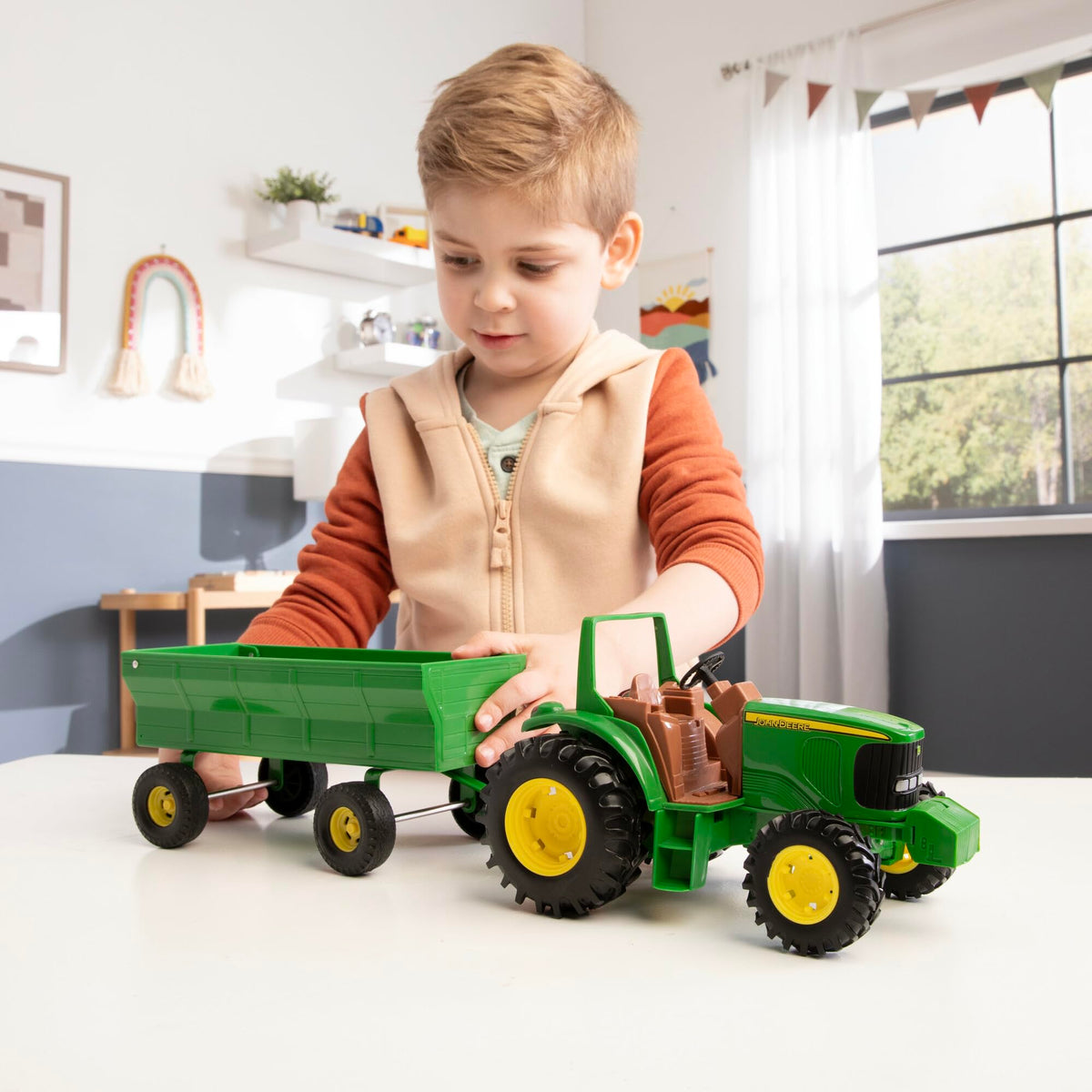 TOMY John Deere set is suitable for indoor and outdoor play.