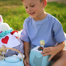 Tonies Alice meets White Rabbit scene visual sparks imagination.