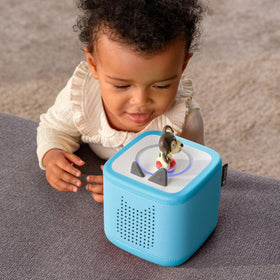 Tonies Toniebox 2 Sky Blue top view highlights safe handling.
