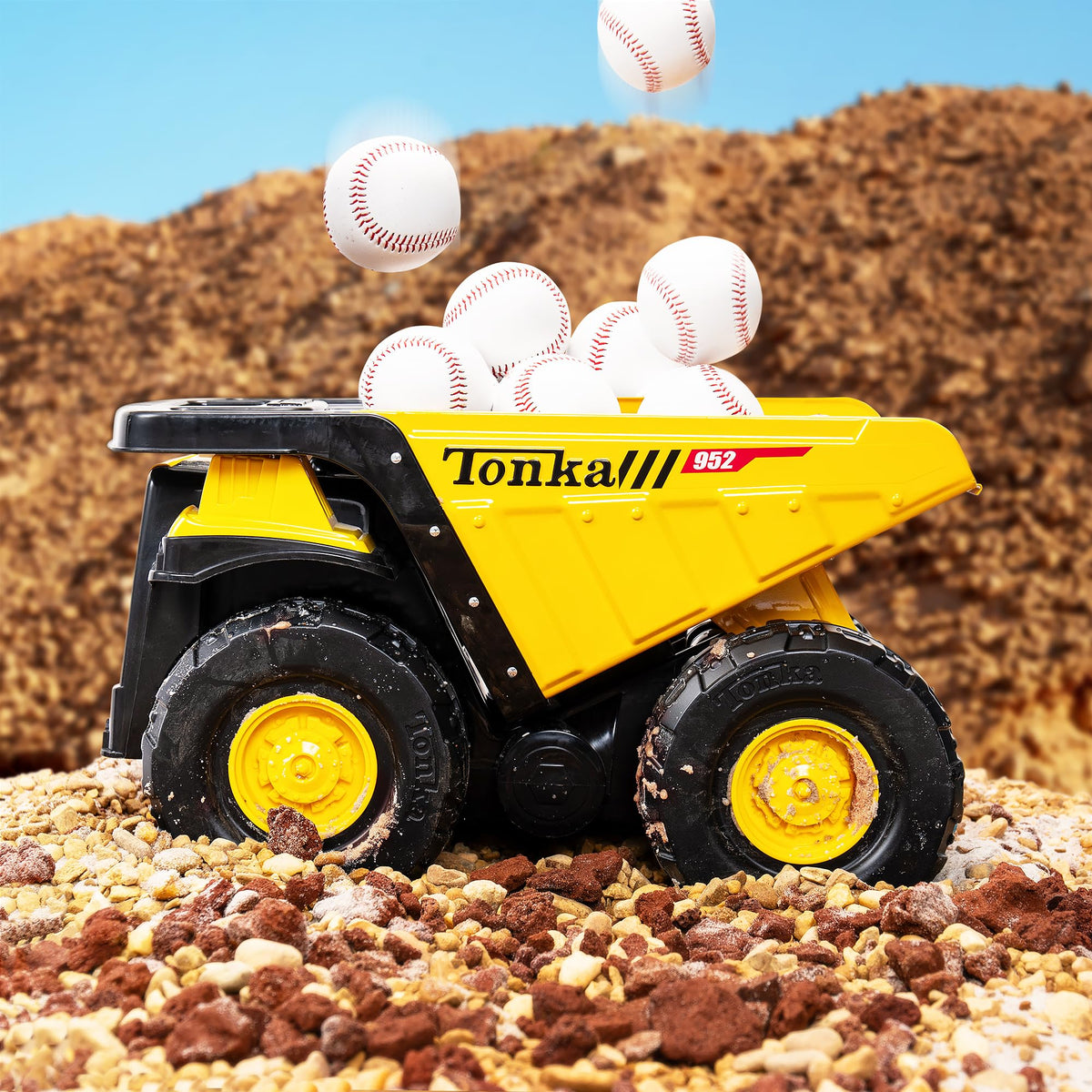 Tonka Steel Classics Mighty Dump Truck articulated bed, tilt to dump sand or small loads