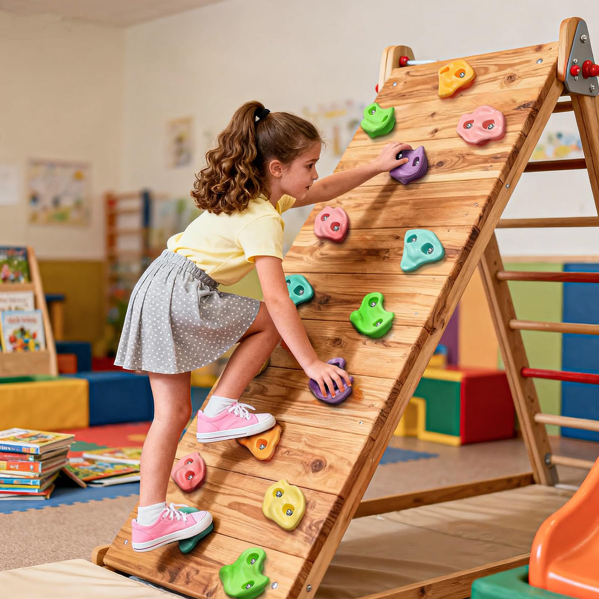 TOPNEW weather-resistant holds, durable for year-round outdoor use.
