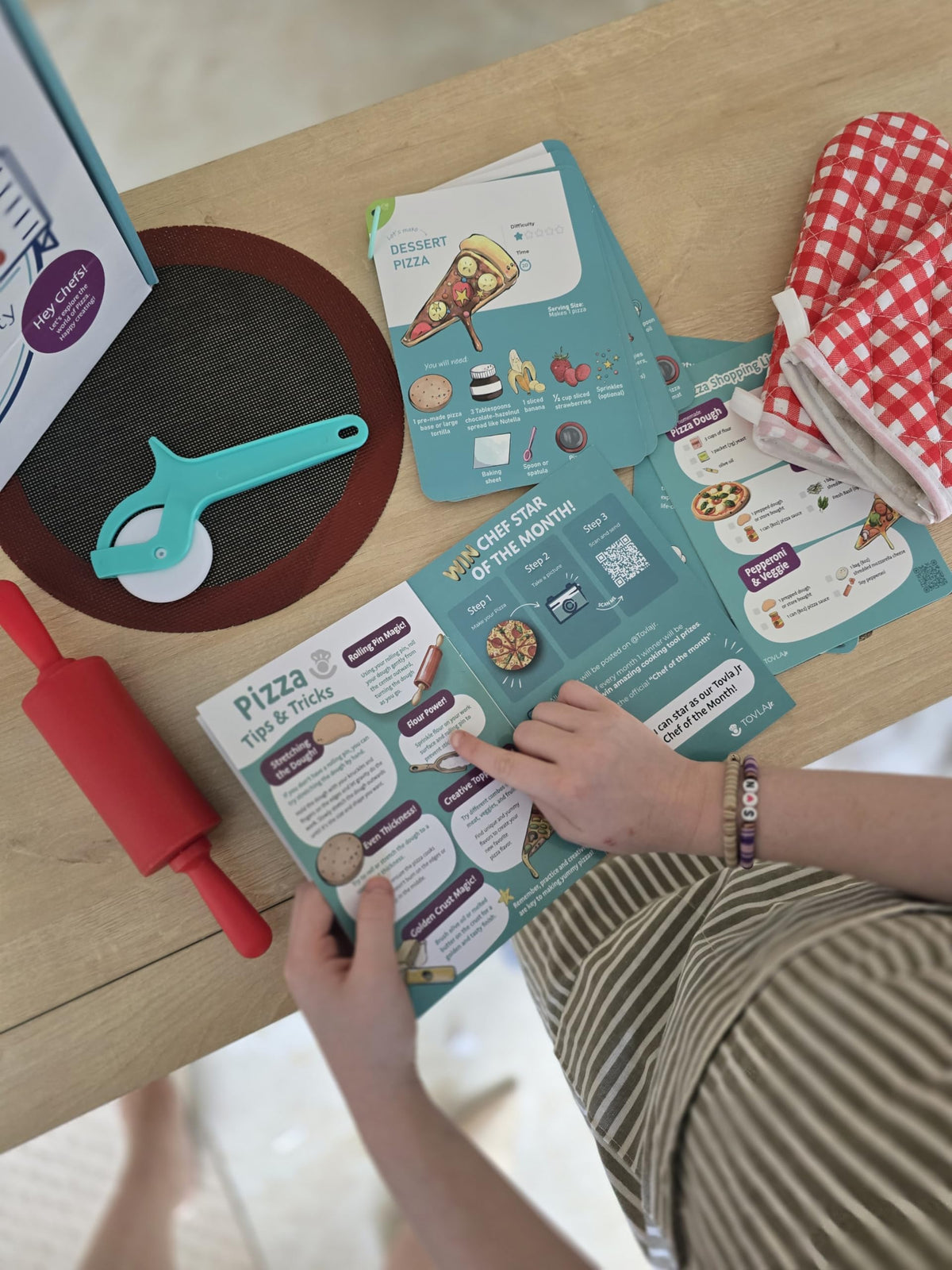 Tovla Jr stickers-decals for personalization of the pizza kit.