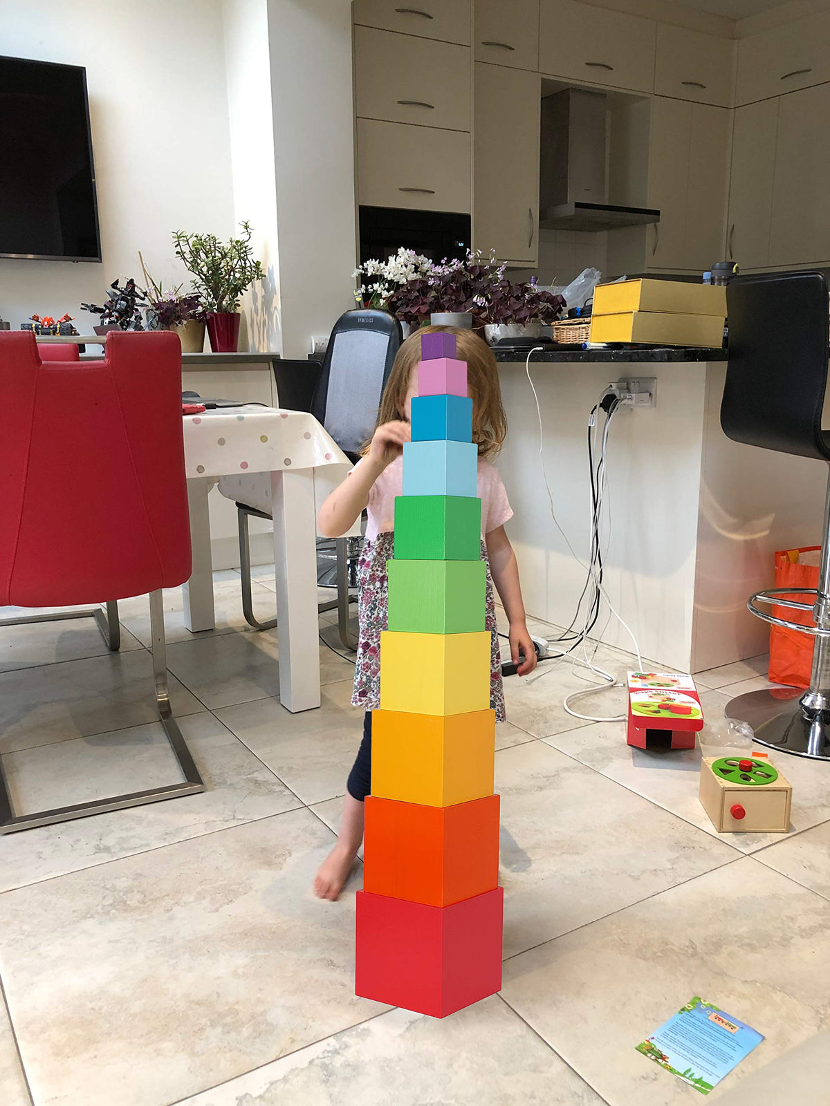 TOWO colour and size learning set supports early math and reasoning.