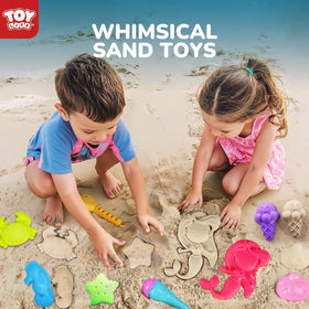 TOY Life collapsible silicone bucket for easy packing at the beach.