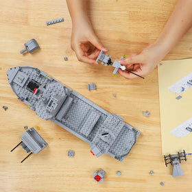 TOY PLAYER Navy Destroyer battle assembly supports engaging scenarios.