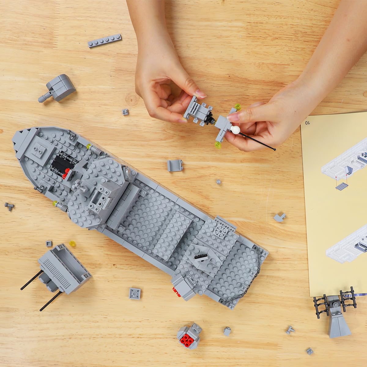 TOY PLAYER Navy Destroyer battle assembly supports engaging scenarios.