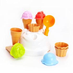 Toyland Bluey Bingo 14-piece-set contents support versatile seaside and garden play.