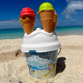 Toyland Bluey Bingo family-design-on-bucket appeals to kids and parents.
