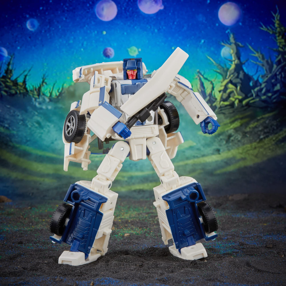 Breakdown connects as Menasor right arm in combiner setup.
