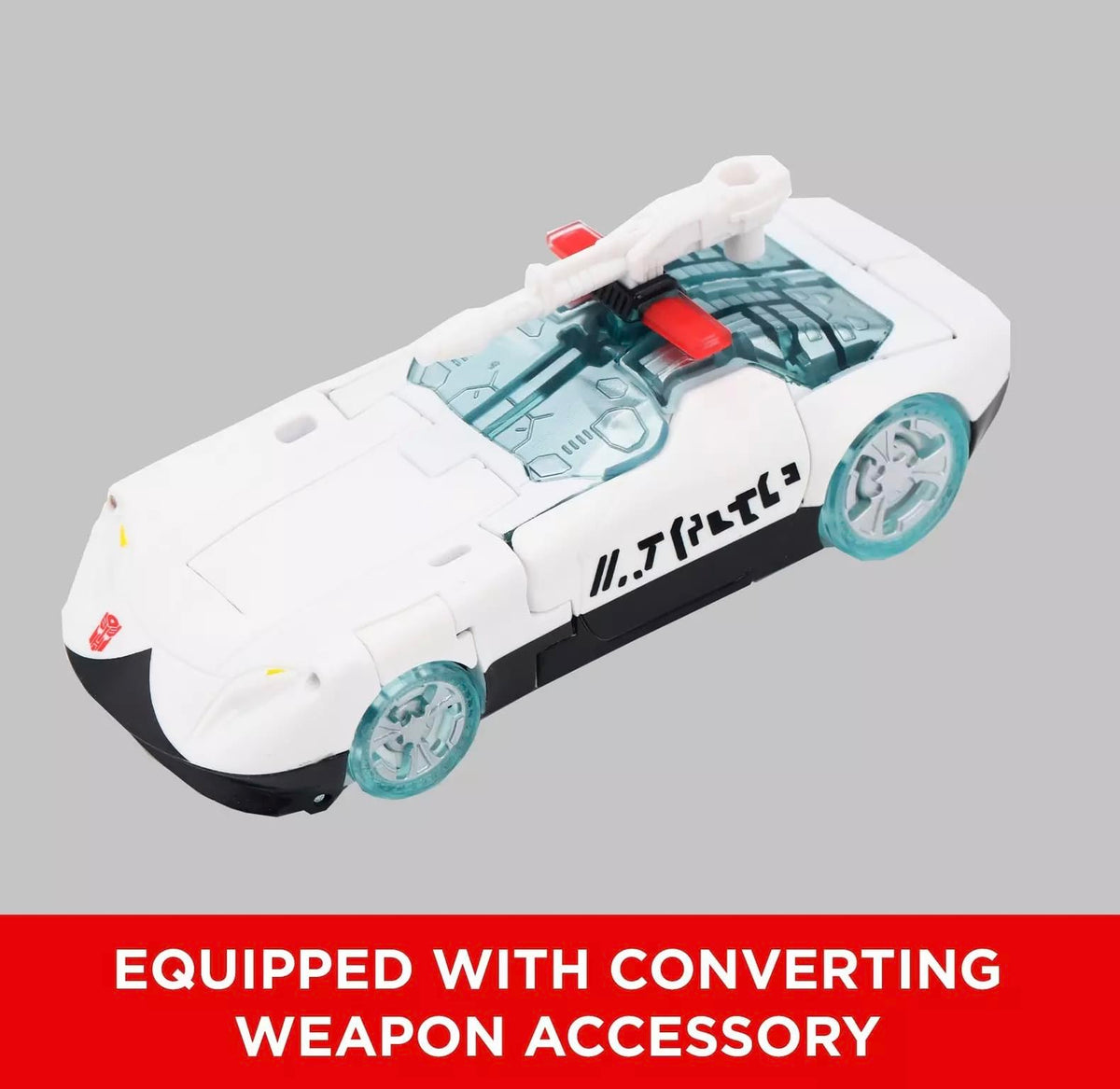 Transformers TRA GEN WFC Deluxe Prowl packaging display shows Hasbro branding.