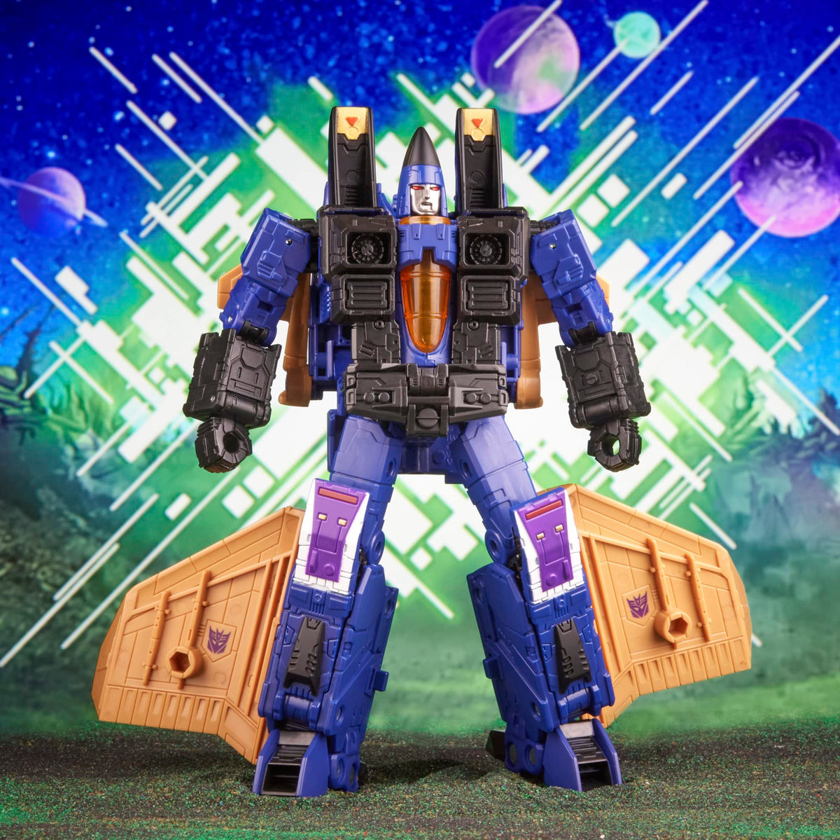 Transformers Dirge poseable joints enable dynamic display poses