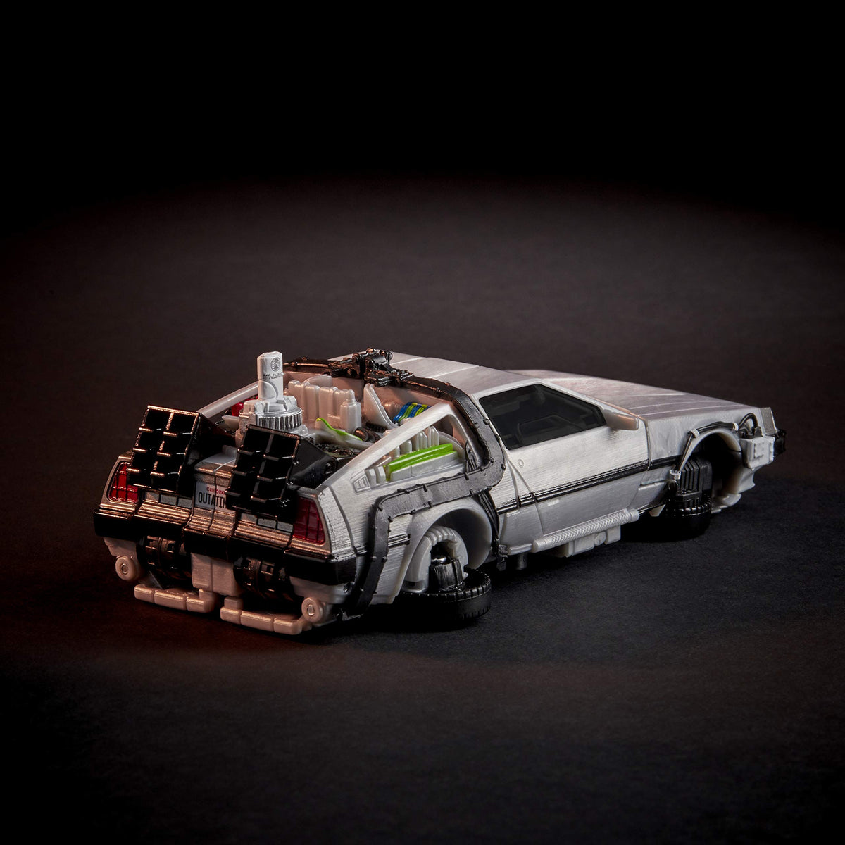 Transformers Gigawatt wheels rotate to simulate hover mode