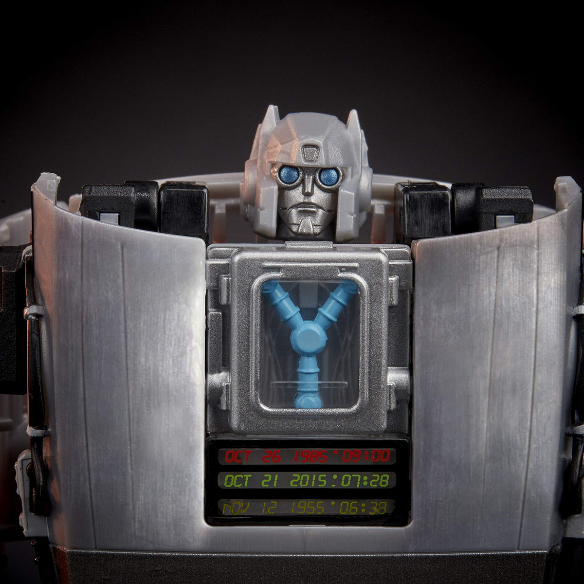 Transformers Gigawatt whip antenna detail adds retro tech flair