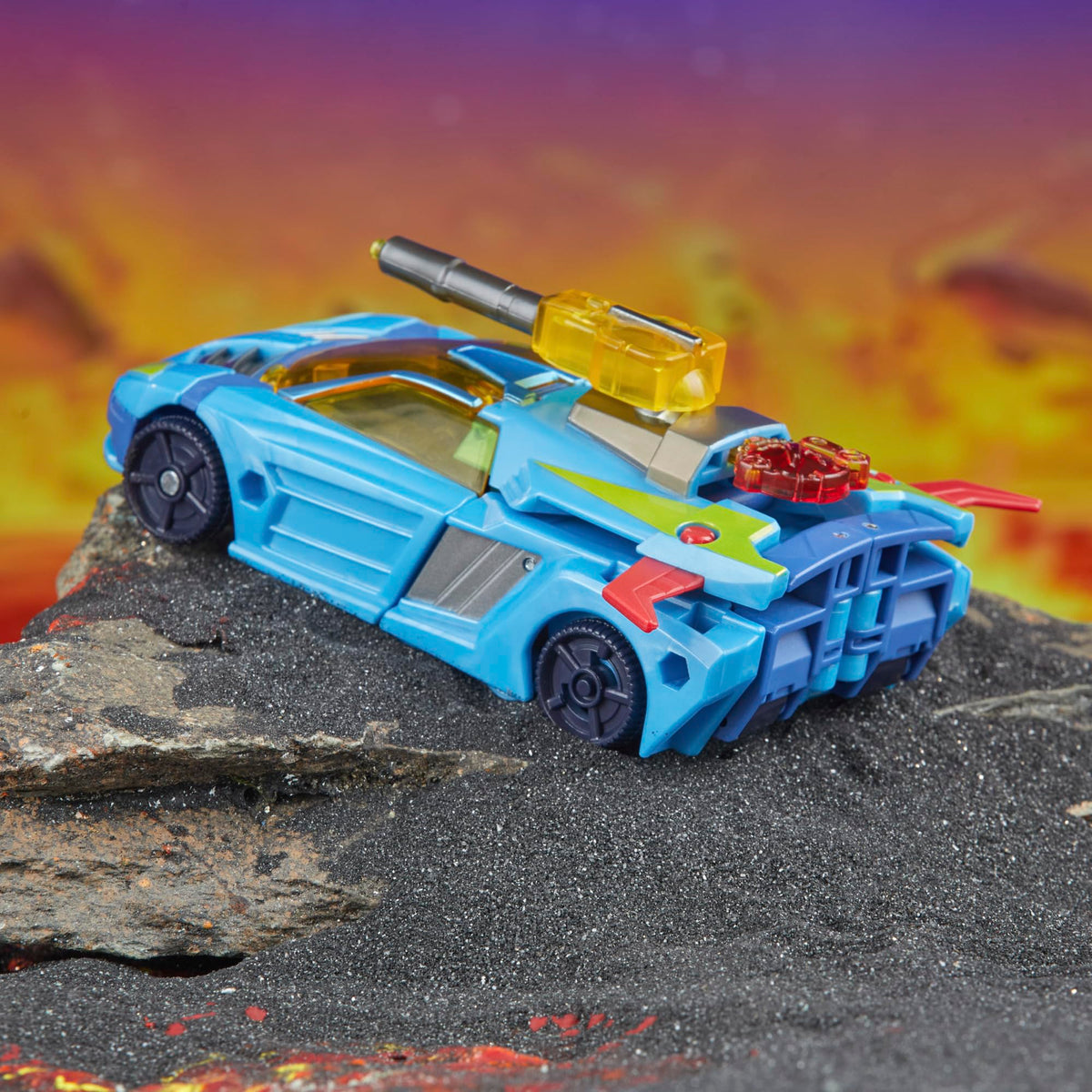 Transformers Hot Shot Cyber-Key accessory enhances interactive play.